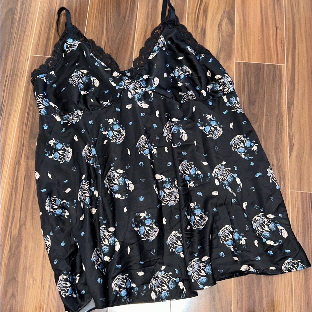 Size 1 / 1X Torrid silky floral skull print babydoll lace trim slip nightgown